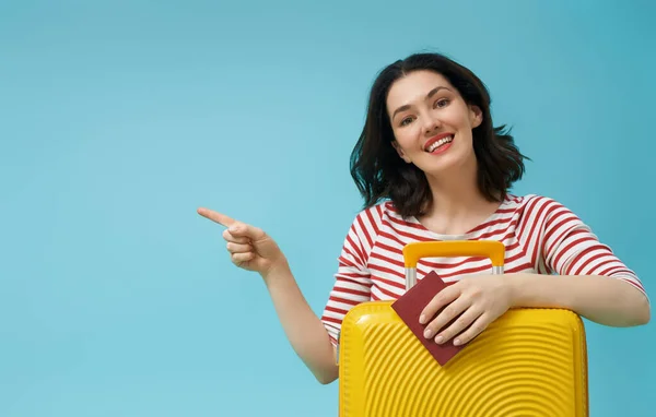 Begeben Sie Sich Auf Ein Abenteuer Glückliche Frau Auf Reisen — Stockfoto