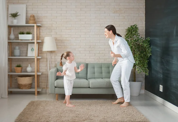 Feliz Dia Mãe Mãe Filha Estão Brincando Sorrindo Dançando Férias — Fotografia de Stock