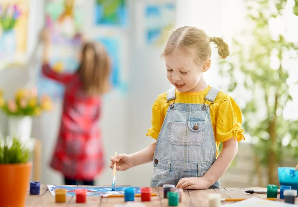 Happy Kids Painting Home Girls Being Creative Work Sitting Desk — Stock Photo, Image