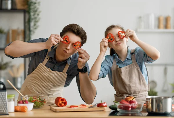 Gesunde Ernährung Hause Glückliche Familie Der Küche Vater Und Tochter — Stockfoto
