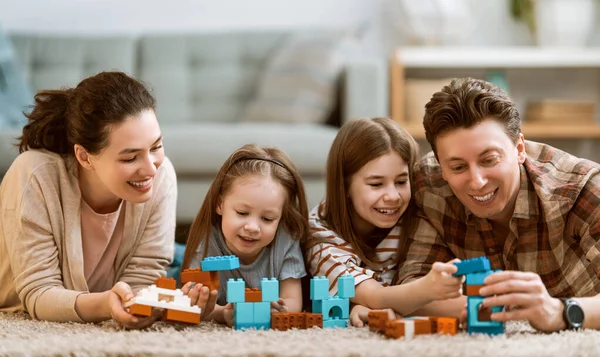 Joyeux Temps Famille Deux Enfants Filles Avec Papa Mère Maman — Photo