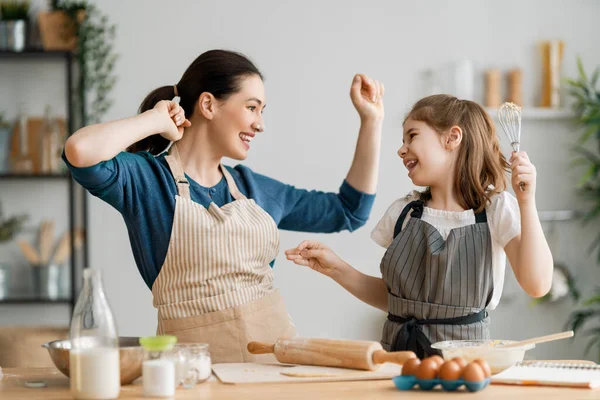 Feliz Familia Amorosa Están Preparando Panadería Juntos Madre Hija Niña — Foto de Stock