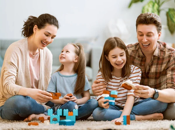 Feliz Tiempo Familiar Dos Hijos Hijas Con Mamá Papá Mamá — Foto de Stock