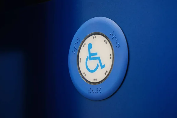 Bus button with wheelchair — Stock Photo, Image