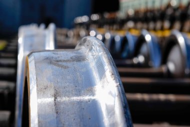 Yeni tren metal tekerlekler