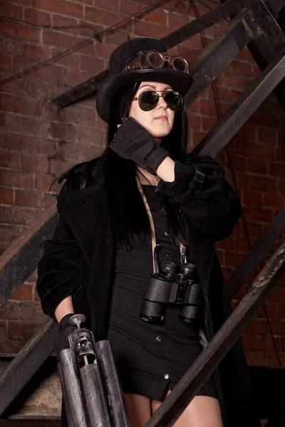 Steampunk woman holding a gun — Stock Photo, Image