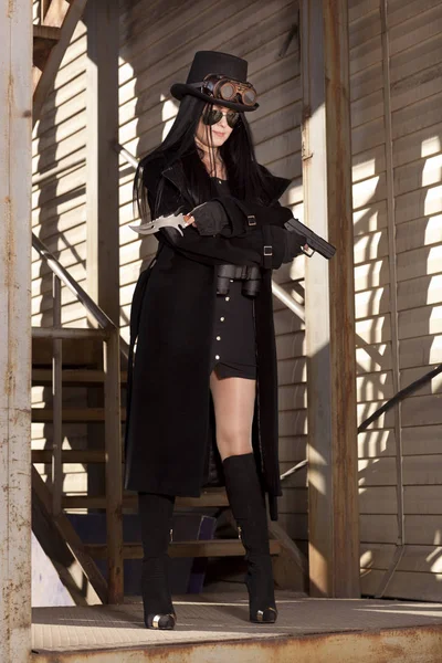 Steampunk woman holding a gun — Stock Photo, Image