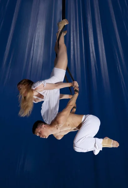 Couple circus air gymnast — Stock Photo, Image