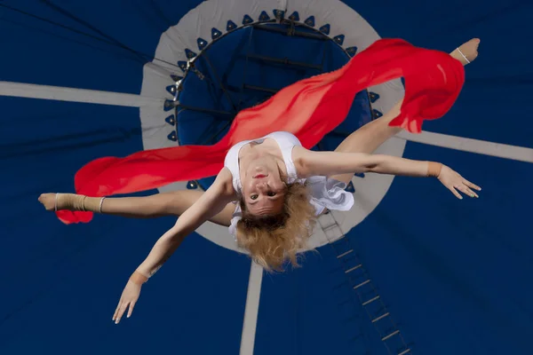 Gymnaste aérien du cirque — Photo