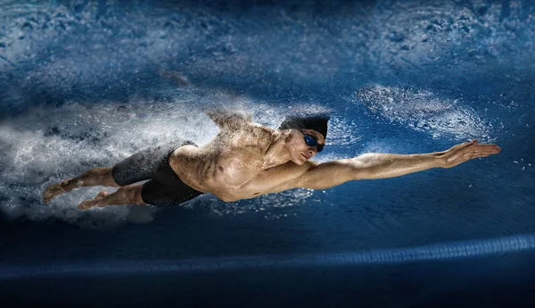 Man in swimming pool. View underwater — Stock Photo, Image