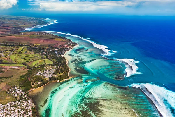 A légi felvétel a víz alatti csatorna. Mauritius — Stock Fotó