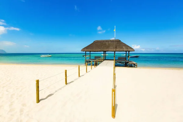 Spiaggia tropicale sabbiosa . — Foto Stock