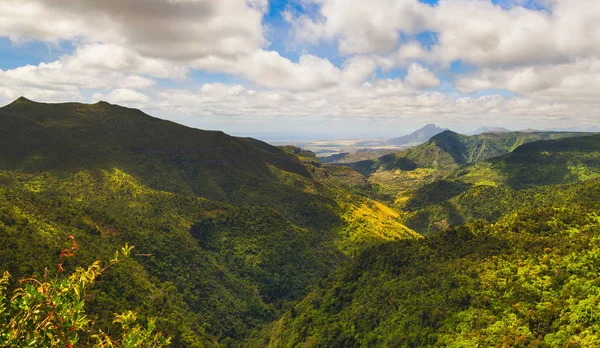 Widok z punktu widokowego wąwozy. Mauritius. Panoramy — Zdjęcie stockowe