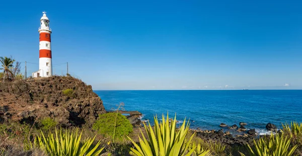 Grotte di Pointe aux noto anche come faro di Albion. Panorama — Foto Stock