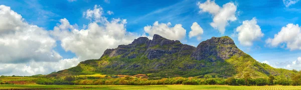 View of a lake and mountains. Mauritius. Panorama — Stock Photo, Image