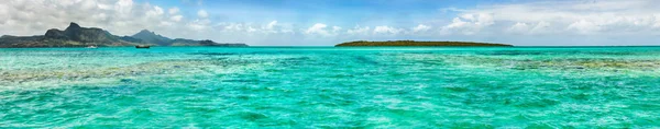 Vista de un mar durante el día. Mauricio. Panorama — Foto de Stock