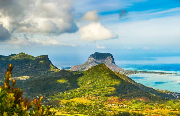 Uitzicht vanuit het gezichtspunt. Mauritius. Panorama — Stockfoto