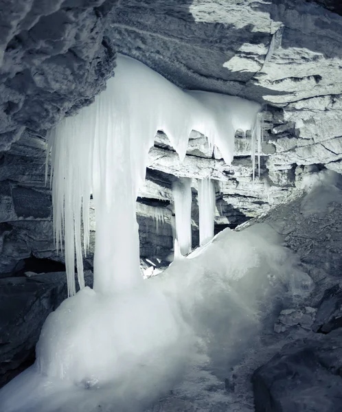 Το σπήλαιο πάγου — Φωτογραφία Αρχείου