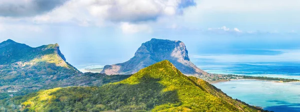 Uitzicht vanuit het gezichtspunt. Mauritius. Panorama landschap — Stockfoto