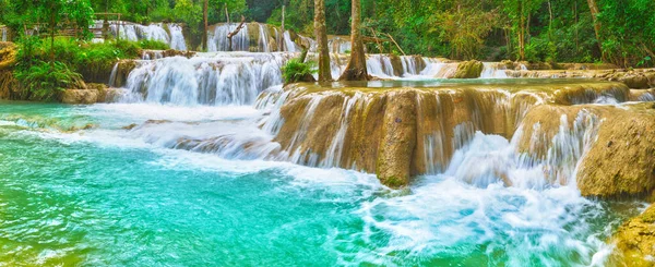 瀑布美丽的风景, 老挝。全景 — 图库照片