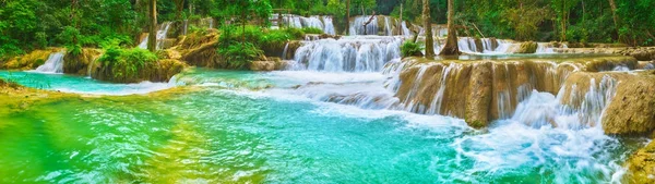 瀑布美丽的风景, 老挝。全景 — 图库照片