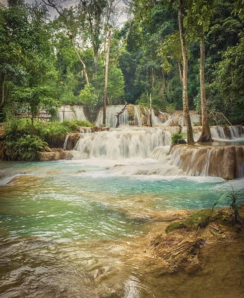 TAT Sae wodospady. Piękny krajobraz. Laos. — Zdjęcie stockowe