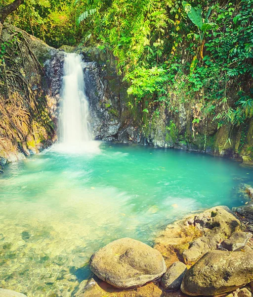 Krásný Kaeng Nyui vodopády. Laos na šířku. — Stock fotografie