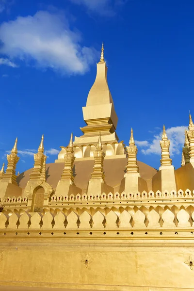 Vista del templo Pha That. Vientiane, Laos — Foto de Stock