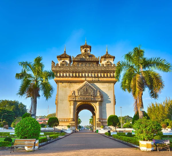 在万象，老挝的 Patuxay 纪念碑 — 图库照片