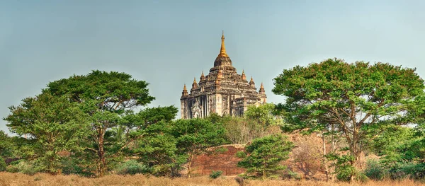 Templo Thatbyinnyu em Bagan. Panorama — Fotografia de Stock