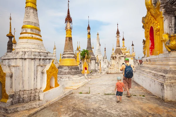 Templo Thaung Tho en el lago Inle. Myanmar . — Foto de Stock