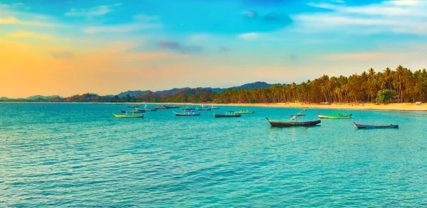 在日落时间的海景。美丽的风景印度 ocea — 图库照片