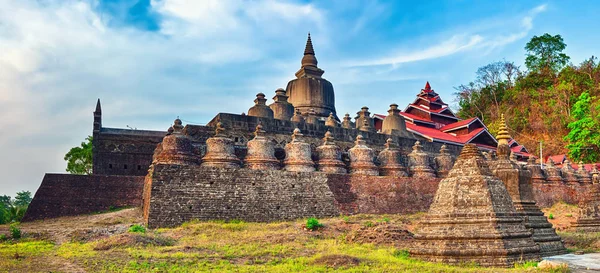 Shai-thaung templom Mrauk U. Mianmarban. Nagyfelbontású panoráma — Stock Fotó