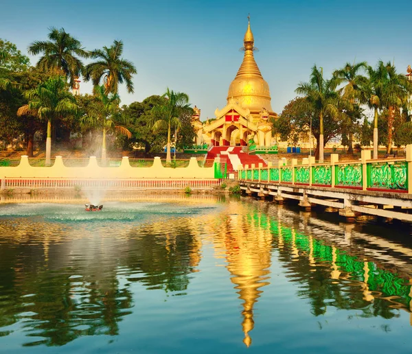 Maha Wizaya pagoda i Yangon. Myanmar. — Stockfoto