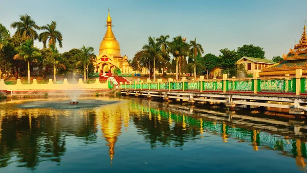 Maha Wizaya pagoda en Yangón. Myanmar. Panorama — Foto de Stock