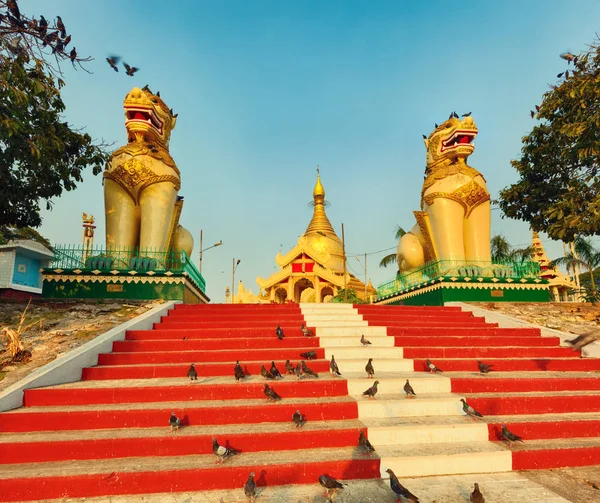 Maha Wizaya pagoda Yangon içinde. Myanmar. — Stok fotoğraf