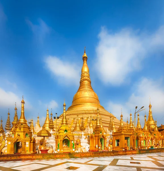 Shwedagon pagoda w Yangon. Myanmar. — Zdjęcie stockowe