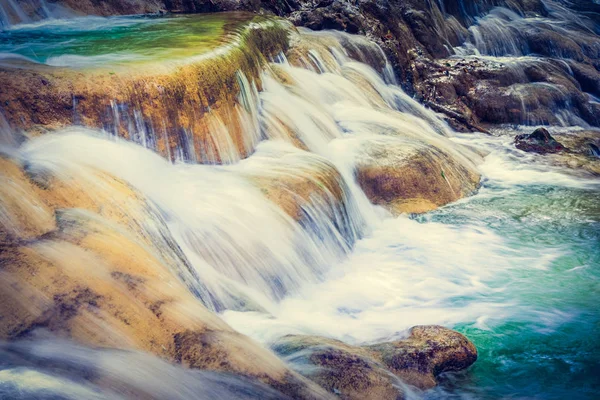 Водопады Тат Сэ. Красивый пейзаж. Лаос . — стоковое фото