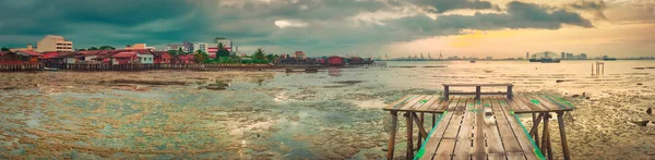 Sonnenaufgang in Penang. yeoh Landungssteg im Vordergrund, malaysia. Schanze — Stockfoto