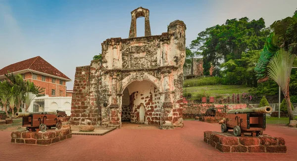 Přežití brány pevnosti A Famosa v Malacca, Malajsie. Panora — Stock fotografie