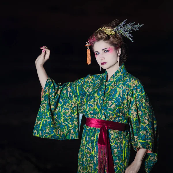 European woman in Geisha kimono — 스톡 사진
