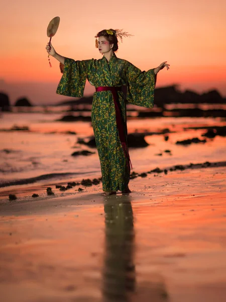 Fint Konstporträtt Europeisk Kvinna Japansk Geisha Stil Bär Kimono — Stockfoto