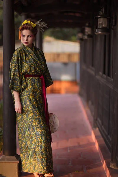 Retrato Arte Mujer Hermosa Estilo Geisha Japonés Usando Kimono —  Fotos de Stock