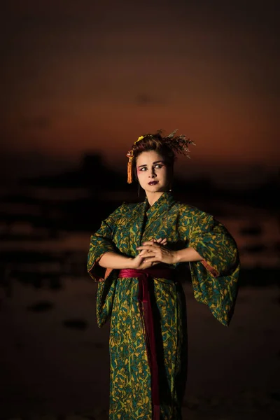 Retrato Arte Mulher Europeia Estilo Gueixa Japonês Vestindo Quimono — Fotografia de Stock