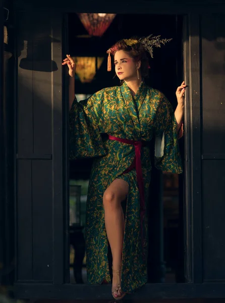 Piękny Portret Pięknej Kobiety Japońskim Stylu Gejszy Kimono — Zdjęcie stockowe