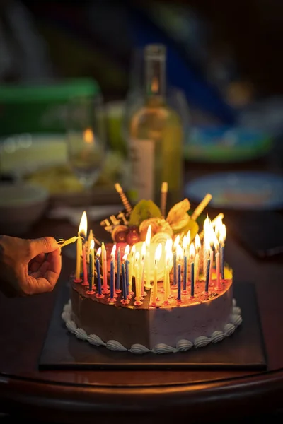 Tarta Cumpleaños Con Velas Oscuridad — Foto de Stock