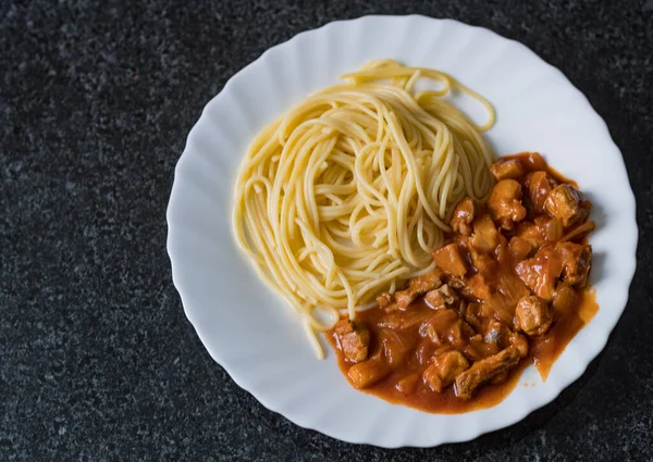Espaguete Com Carne Porco Molho Tomate Comida Saborosa — Fotografia de Stock