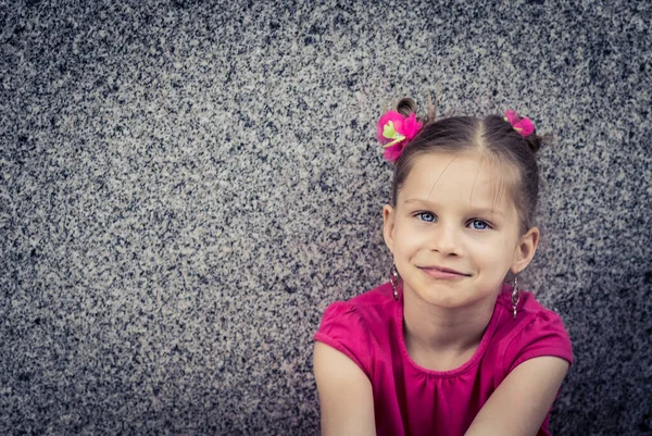 Portrait Extérieur Une Jeune Fille Robe Rose — Photo