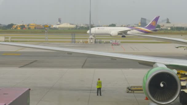 Ruch w Bangkok-Suvarnabhumi Airport — Wideo stockowe