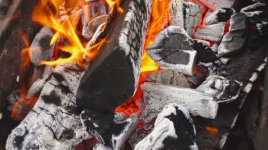 Alevler, ağır çekim fanning